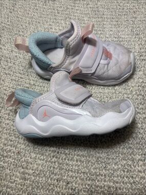 Jordan 23/7 EasyOn Toddler Shoes
Barely Grape Pastel - Size 7